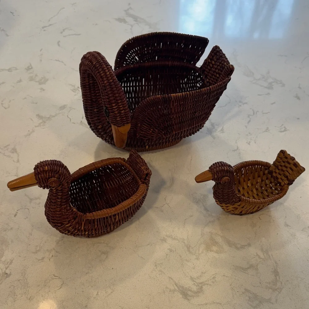 Swan Duck Woven Handcrafted Nesting Brown Wicker Basket Set of 3